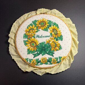 VTG Yellow & Green Round 'Welcome' Sunflower Cloth Print Eyelet Ruffled Wall Art